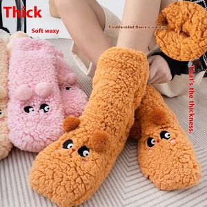 Calcetines de suelo cálidos de otoño e invierno para mujer, gran grosor, terciopelo de cordero, forro polar, longitud de tripulación para uso doméstico - Product Image 2