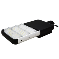 Lampadaire solaire LED 60W étanche IP66 pour autoroute, contrôleur MPPT, angle de faisceau 140°, télécommande, construction en aluminium