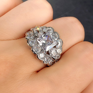Anello elegante da donna con design scintillante intarsiato, gioielli alla moda per feste - Product Image 2