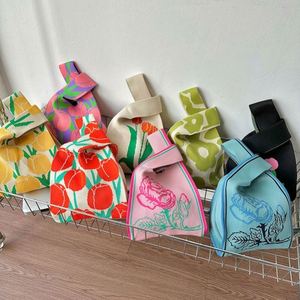 Bolso de Mano Japonés con Nudo, Mini Bolso de Ganchillo con Diseño Floral, Bolso Tejido para Mujer - Product Image 3