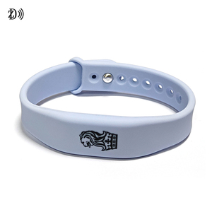 สายรัดข้อมือซิลิโคนอัจฉริยะ NFC กันน้ำ 13.56MHz พร้อม QR Code สำหรับแชร์โซเชียลมีเดีย ปรับแต่งโลโก้ได้ ใช้ชิป NTAG213/215/216 - Product Image 4