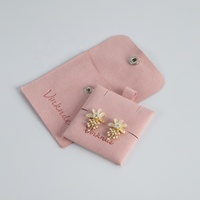 Pochette à Bijoux en Microfibre Rose avec Bouton pour Emballage, Carte de Présentation Boucles d'Oreilles et Colliers, et Ensemble de Coussinets de Présentation de Bijoux