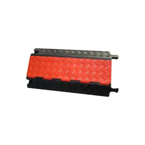 Couvercle en ABS Red GUARD Dog avec couvercle en PVC 65Ton portant une charge Coin de câble à 5 canaux et pont de protection de câble Base en caoutchouc