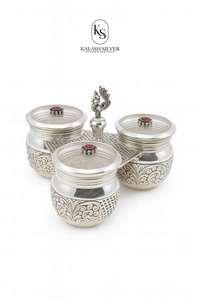 Juego de Kumkum Haldi Chawal de Plata Pura con Mango de Pavo Real, Artículo Tradicional de Pooja con Grabado Floral para Regalo en el Templo del Hogar - Product Image 4