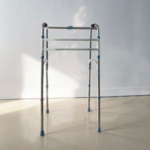 Nhà Máy Bán buôn Tùy chỉnh cao thép không gỉ Walker, chất lượng cao có thể gập lại, cho phục hồi chức năng của người khuyết tật - Product Image 2