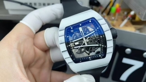 Reloj deportivo de lujo para hombre de alta calidad con diseño hueco de fibra de carbono y movimiento mecánico automático - Product Image 4