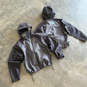 Chaquetas de nailon impermeables y cortavientos ligeras personalizadas para hombre con cremallera y capucha, cortadas y cosidas, del fabricante - Product Image 2