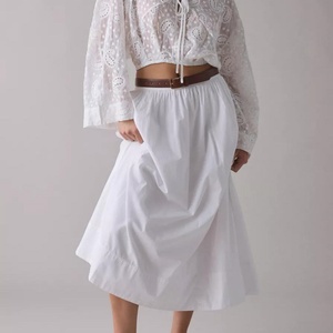 Nouvelle Blouse Femme Tendance Sexy à Col en V Décontractée Ample en Dentelle à Œillets Coupe Courte Style Prairie - Product Image 3