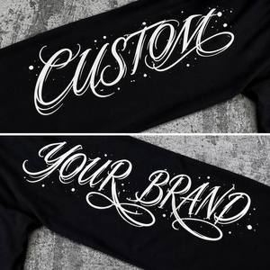 T-shirt da uomo personalizzata vintage in maglia a maniche lunghe girocollo con stampa grafica YOUR BRAND CUSTOM Calligrafia Script Streetwear Cotone Nero - Product Image 4