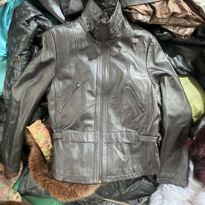 Chaqueta de Cuero Genuino Usada C10 para Hombre y Mujer, <span class=keywords><strong>Ropa</strong></span> Vintage al por Mayor, <span class=keywords><strong>Ropa</strong></span> Vintage de Alta Calidad, <span class=keywords><strong>Ropa</strong></span> Usada de <span class=keywords><strong>Segunda</strong></span> <span class=keywords><strong>Mano</strong></span> - Product Image 1