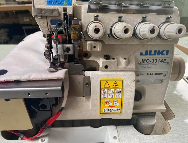 Second-hand Used Refurbished JUKI MO-3300 Series MO-3314E Direct-drive Overlock Safety Stitch Machine