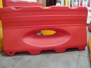 Semplice soffiaggio a foro singolo costruzione di strade dividere il controllo del traffico della folla barriere di sicurezza in plastica riempite d'acqua - Product Image 4
