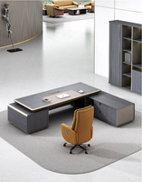 Bureau de direction moderne de luxe en forme de L, table de patron en bois avec armoire latérale
