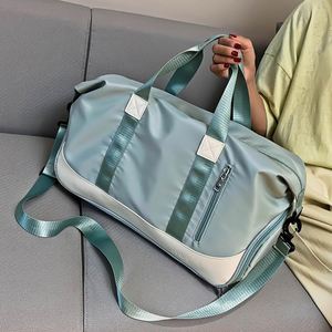 Sac de sport pour femme, sac de yoga, séparation sec/humide, couleur unie, bandoulière courte, sac de voyage portable pour courte distance - Product Image 4