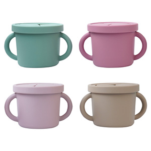 Tasse à collation en silicone pour enfants avec couvercle antidérapant de qualité alimentaire pour bébés de 0 à 12 mois rose et vert - Product Image 4