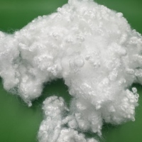 Fibre de polyester solide siliconée PSF 15D 64mm, vierge, blanche, haute résilience, pour le rembourrage de coussins de couchage et d'oreillers domestiques
