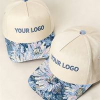 Gorra Trucker de 5 Paneles con Diseño Jacquard en la Visera, Logotipo Bordado Personalizable, Cierre de Hebilla Plateada/Cobre, Modelo Común