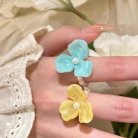 Violette Blume Acryl Ring New Korean Style White Lily Zeigefinger Ring Elastische Perlen Einzigartige Kreativität Frauen Schmuck