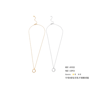 Collar con colgante Angelina Crystal O, cadena de serpiente de acero inoxidable, diseño minimalista para mujer, uso diario - Product Image 3