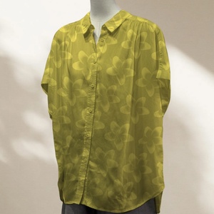Chemisier pour femme imprimé personnalisé, motif floral tropical Aloha, décontracté d'été, tissé, à boutons, 100% Rayonne, coupe ample, épaules tombantes - Product Image 3