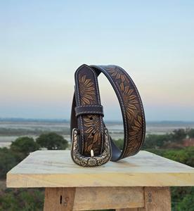 Cinturón de cuero occidental elegante y duradero con hebilla dorada antigua y accesorios de moda con detalles rústicos - Product Image 1