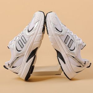 Chaussures de sport 530 personnalisées <span class=keywords><strong>avec</strong></span> logo 2024, chaussures de course rétro à semelle épaisse en mesh pour couple - Product Image 2