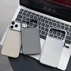 Étui de téléphone portable antichoc en PC plaqué motif fibre de carbone de haute qualité avec aimant puissant N52 pour iPhone 15 16 17 Pro Max - Product Image 1