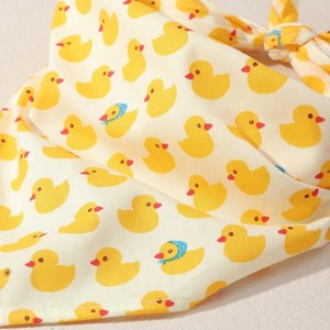 Pañuelo/Babero Triangular para Mascotas (Perros y Gatos) con Diseño <span class=keywords><strong>de</strong></span> Patito Amarillo - Product Image 2