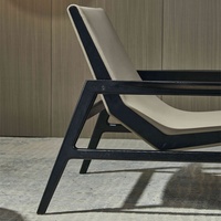 Fauteuil de salon au design nordique minimaliste contemporain avec revêtement en cuir PU et mousse à mémoire de forme pour appartement/villa/hôtel