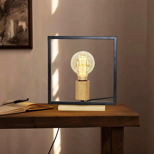 Mini <span class=keywords><strong>lampe</strong></span> de table vintage: construction en laiton de style victorien avec des détails ornés pour les tables d'appoint et les affichages de décoration intérieure antique - Product Image 2