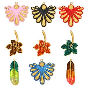 Pendentif en forme de cœur, de rose, de <span class=keywords><strong>feuille</strong></span> <span class=keywords><strong>d</strong></span>'érable, de fleur et de plume en acier inoxydable de style français - Product Image 5