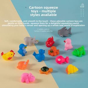 Juguete de baño blandito y chirriante con forma personalizada de pato amarillo flotante para niños y niñas, con sonido y alivio del estrés - Product Image 2