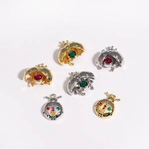 Nuova <span class=keywords><strong>collana</strong></span> di <span class=keywords><strong>coccinella</strong></span> placcata in rame placcato in oro <span class=keywords><strong>con</strong></span> intarsio di zirconi realistica <span class=keywords><strong>collana</strong></span> pendente in miniatura 3D <span class=keywords><strong>coccinella</strong></span>. - Product Image 3