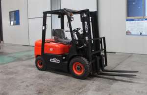 חדש 2 טון סולר מלגזה עם מחיר טוב סגור מונית מלגזה מופעל על ידי מנוע דיזל - Product Image 2