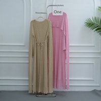 Robe longue en dentelle pour femme musulmane, élégante, avec cape en dentelle ajourée intégrée, taille ajustable, tenue de soirée islamique modeste pour femmes