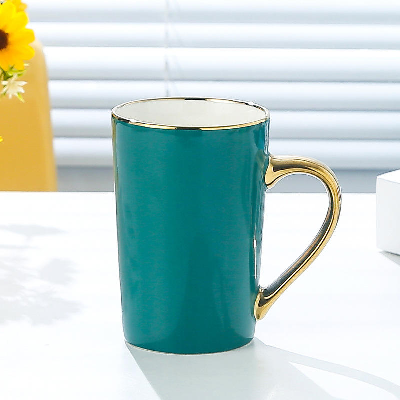 เขียวเข้มเงางาม