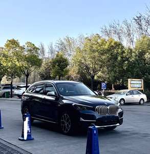 <span class=keywords><strong>BMW</strong></span> X1 SDrive20Li 2022, 1.5T Turbo, Edición Fashion, SUV con Techo Panorámico, Asientos de Cuero con Interior Oscuro, Neumáticos R18, Usado - Product Image 3