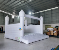 Château gonflable commercial à thème mariage blanc pour enfants, idéal pour la location d'événements extérieurs et la décoration de mariages