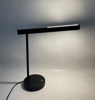 Lampe de bureau LED moderne en métal, écologique, pour hôtel, avec alimentation secteur et design protecteur des yeux
