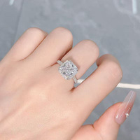 Splendidi Anelli di Fidanzamento Classici di Lusso con Taglio Principessa in Oro Bianco 18K con Diamanti da Laboratorio per Donne, Anelli con Fascia in Diamanti da Laboratorio per Donne