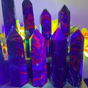Torre di Fluorite Nera Fluorescente all'Ingrosso con Reattività UV, Bacchetta di Cristallo per Decorazione Feng Shui - Product Image 1