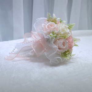 Ramo de Novia de Rosas Artificiales de Tela Estilo Occidental para Bodas y Graduaciones, con Tul y Perlas, para Novias, Venta al por Mayor - Product Image 3