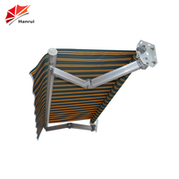 Auvent pliant électrique en aluminium avec voile en acrylique et bras articulés, design moderne et luxueux pour terrasse et balcon extérieurs