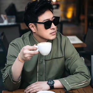 Lunettes de soleil pour femmes de la marque Gm, style tendance, monture carrée large, matériau PC, protection UV400, lunettes de mode pour la rue et les activités de plein air - Product Image 3