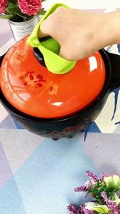 Heat Insulation Dotted Eco-Friendly Food Grade Dishwasher Safe Microwave Safe Oven Safe <b>Silicone</b> Pinch Grips Cooking Gloves - Product Image 5