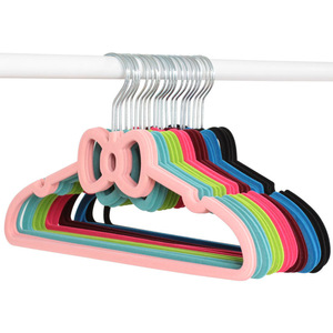 حمالة ملابس الطفل الجميل مخملية بشكل القوس لحفظ المساحة - Product Image 1