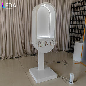 Cabine téléphonique moderne LEDA avec bande lumineuse blanche, support de téléphone pour lieu de mariage, décoration pour événements de mariage - Product Image 2