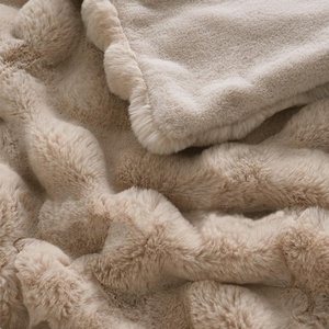 Cobertor de Pelúcia Fofa em Jacquard de Imitação de Pele de Coelho para Sofá e Cama - Product Image 4