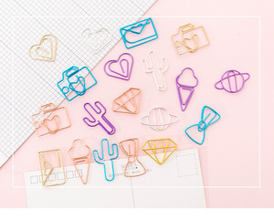 Set Personalizzabile da 10 Pezzi di Nuovi Graffette Metalliche Colorate e Creative per Ufficio e Scuola, Fermagli e Segnalibri per Cancelleria - Product Image 5