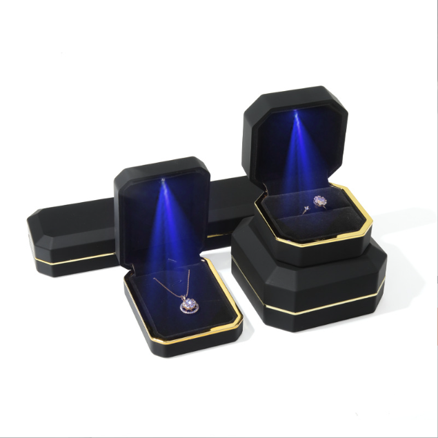 Caja de anillo negra